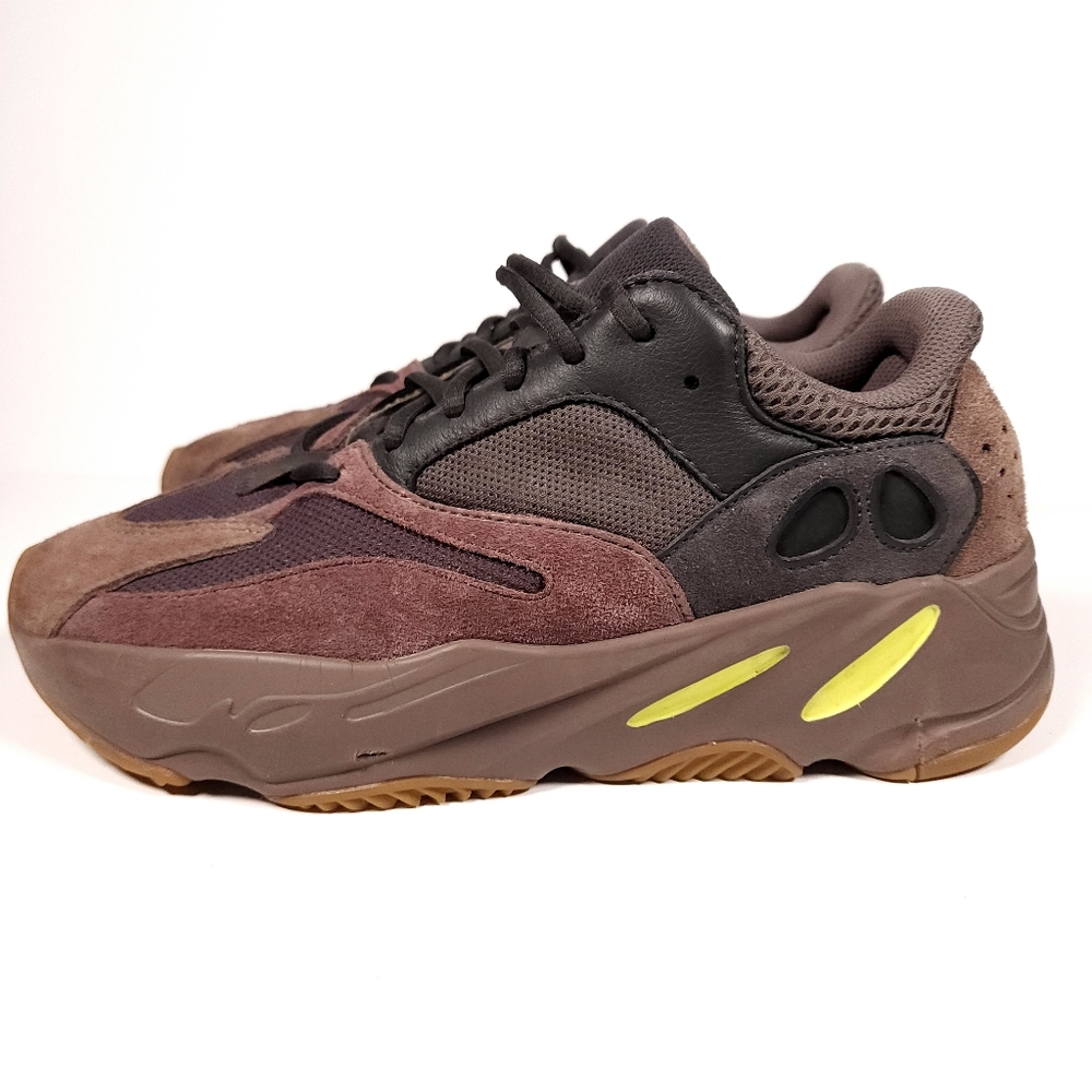 Adidas Yeezy Boost 700 V1 Mauve Mens Size 9.5 Athletic Shoes Sneakers EE9614
